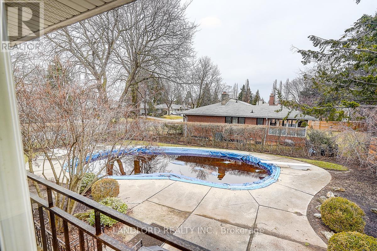 88 Princess Anne Crescent, Toronto (Princess-Rosethorn), Ontario  M9A 2P8 - Photo 33 - W12929778