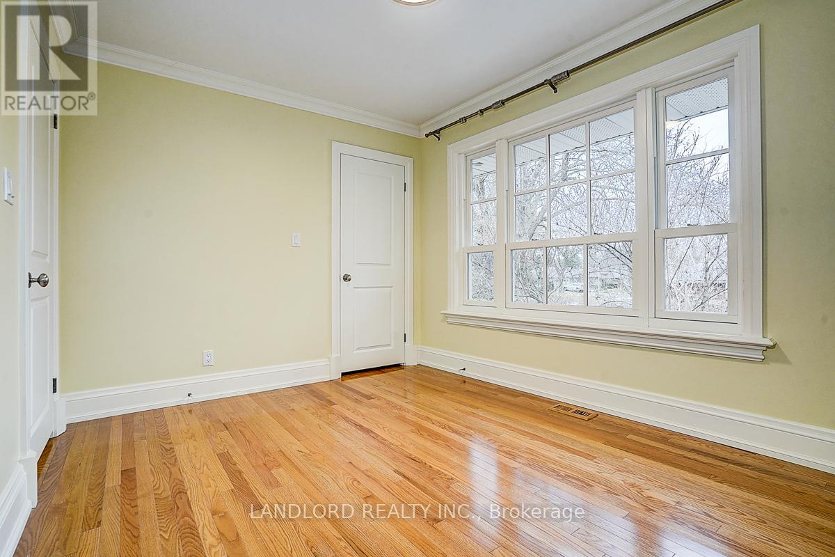 88 Princess Anne Crescent, Toronto (Princess-Rosethorn), Ontario  M9A 2P8 - Photo 35 - W12929778