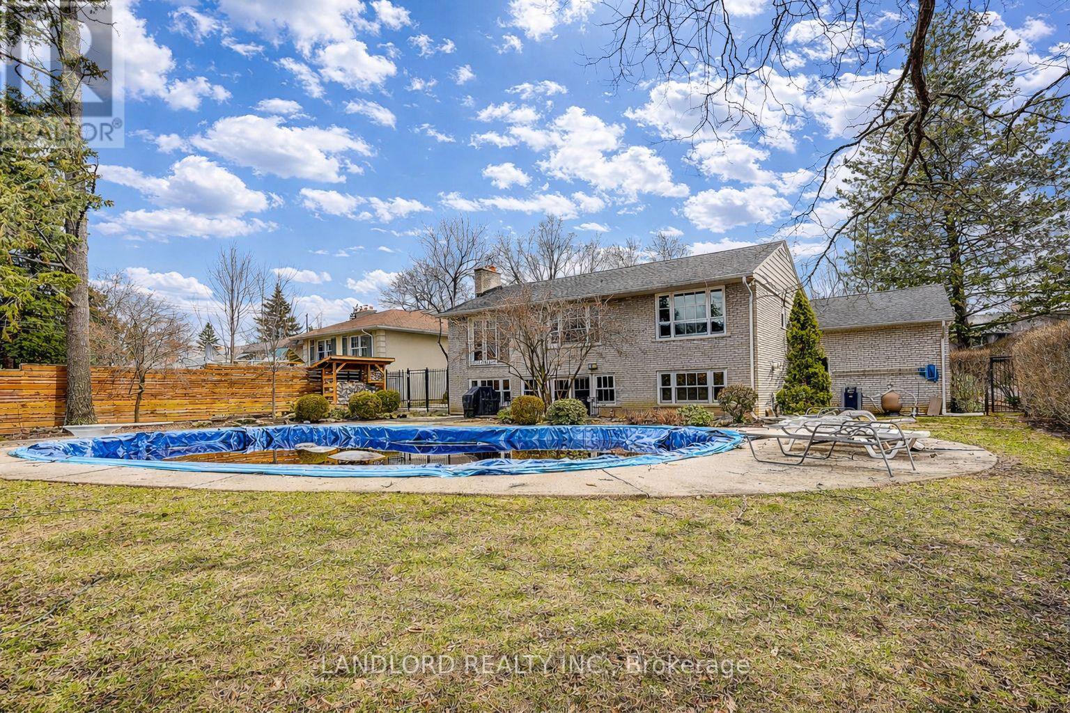 88 Princess Anne Crescent, Toronto (Princess-Rosethorn), Ontario  M9A 2P8 - Photo 46 - W12929778