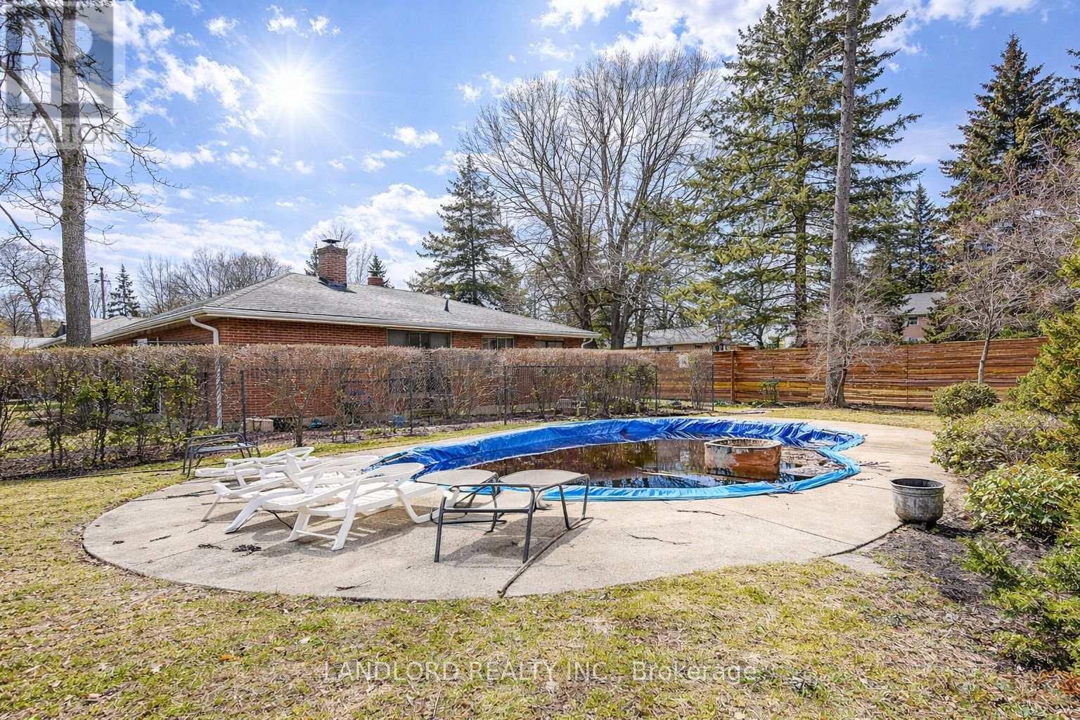 88 Princess Anne Crescent, Toronto (Princess-Rosethorn), Ontario  M9A 2P8 - Photo 47 - W12929778