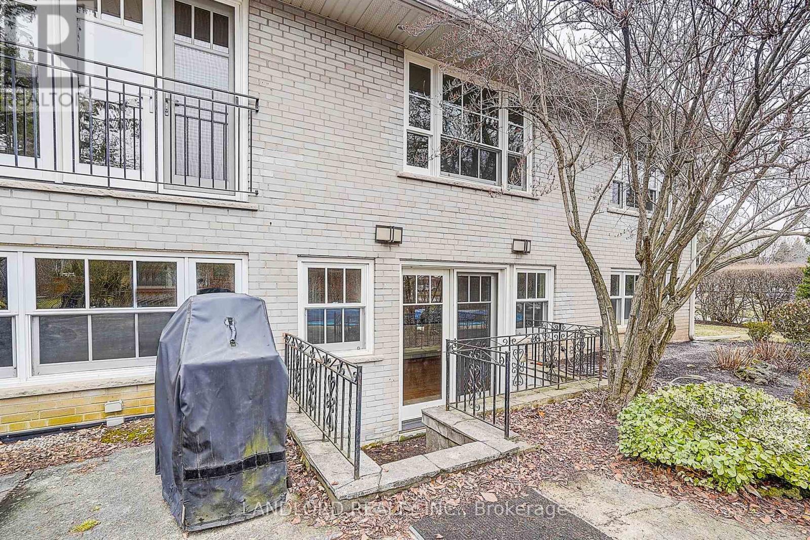 88 Princess Anne Crescent, Toronto (Princess-Rosethorn), Ontario  M9A 2P8 - Photo 48 - W12929778