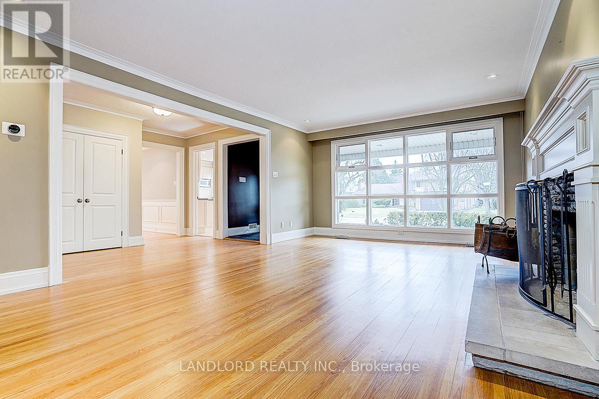 88 Princess Anne Crescent, Toronto (Princess-Rosethorn), Ontario  M9A 2P8 - Photo 9 - W12929778