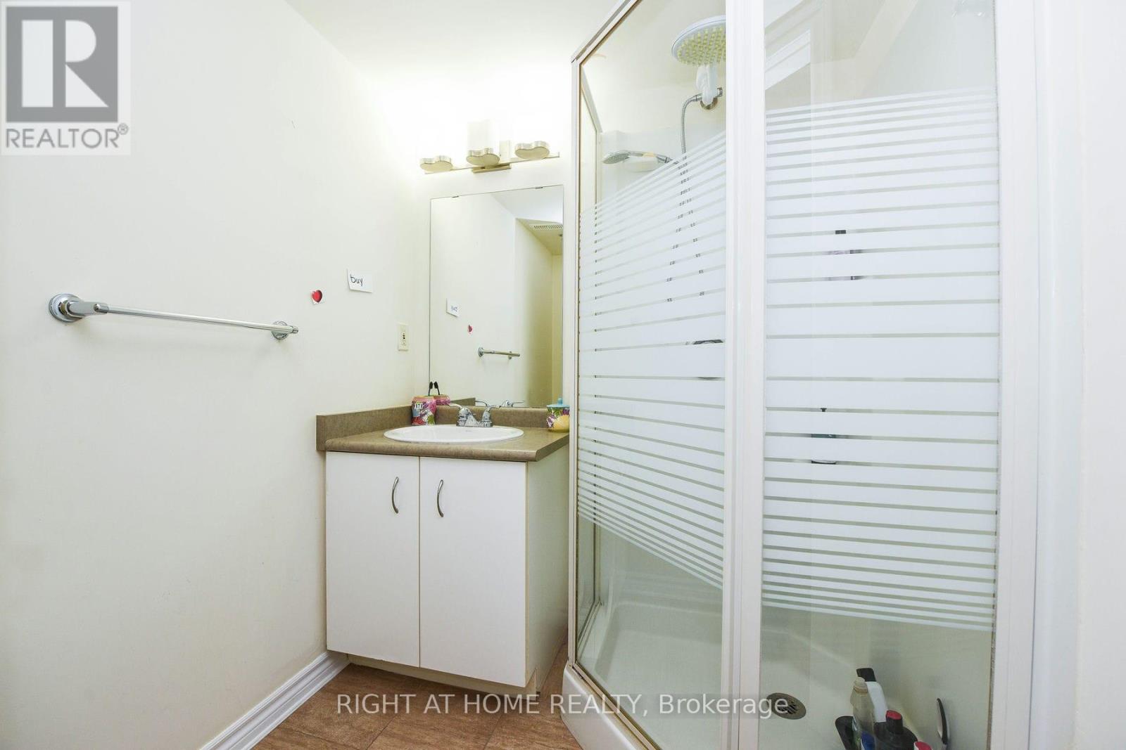 301 - 1480 Bishops Gate, Oakville, Ontario  L6M 4N4 - Photo 11 - W12929800