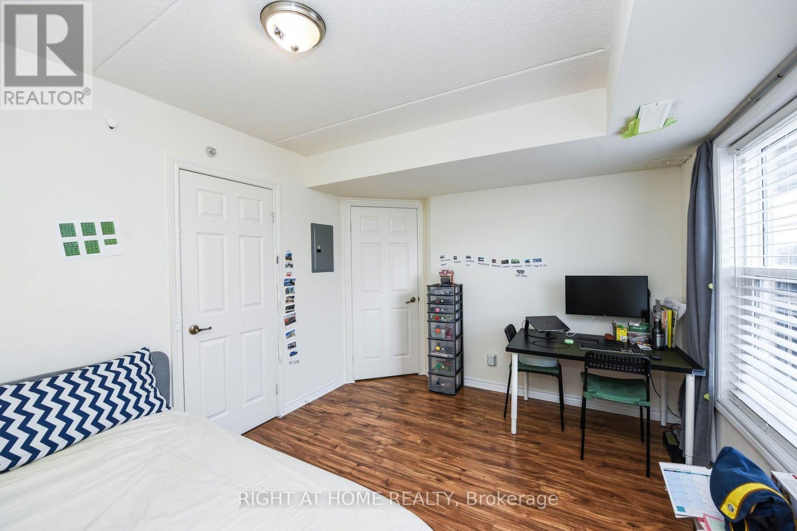 301 - 1480 Bishops Gate, Oakville, Ontario  L6M 4N4 - Photo 13 - W12929800