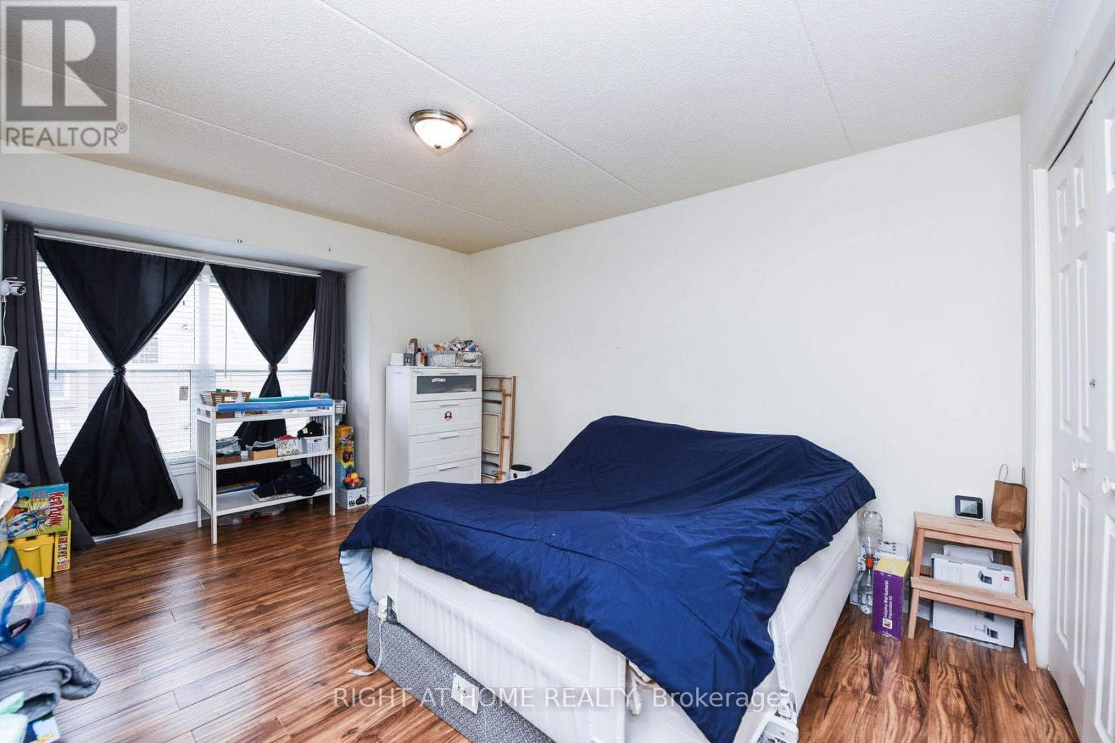 301 - 1480 Bishops Gate, Oakville, Ontario  L6M 4N4 - Photo 7 - W12929800