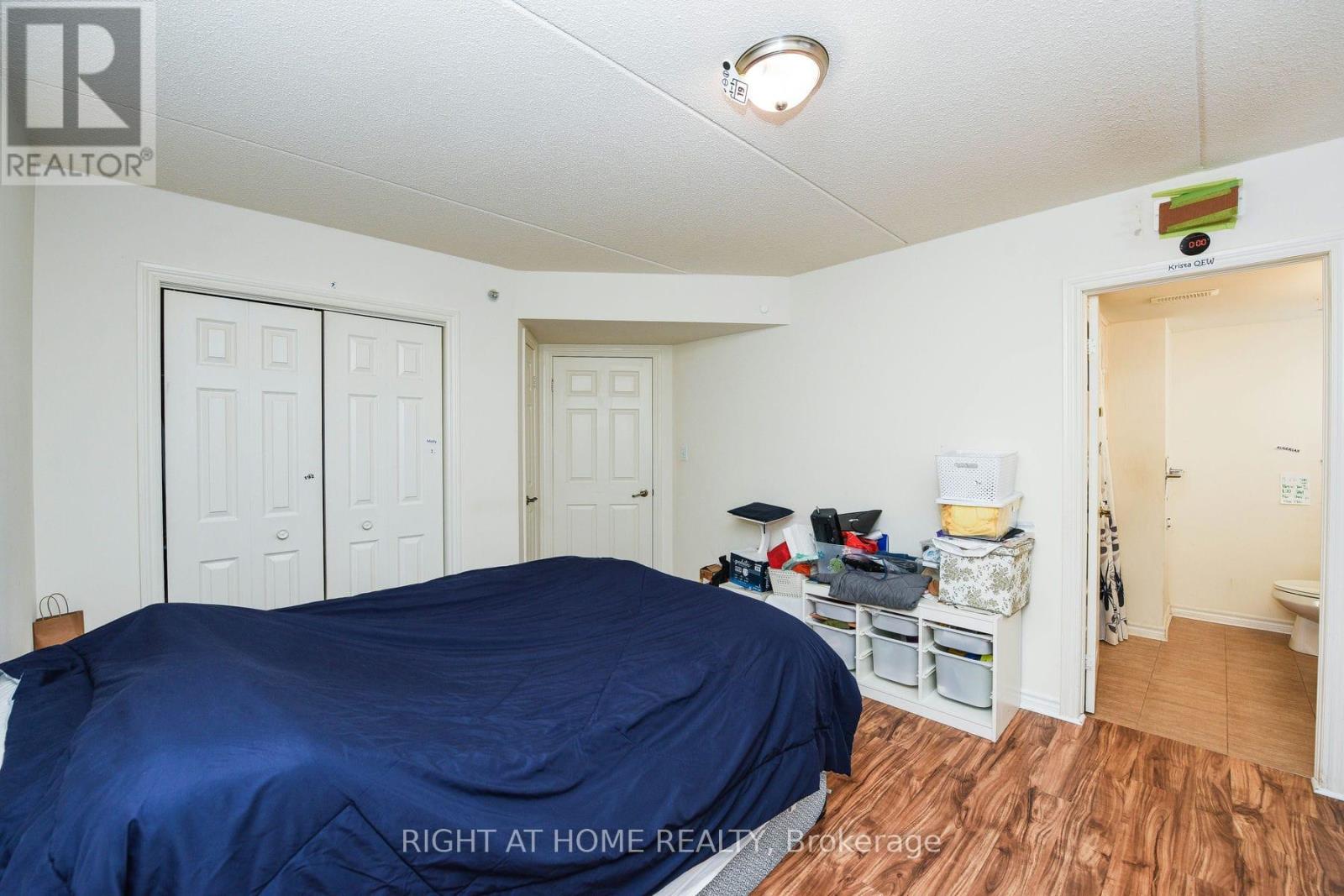 301 - 1480 Bishops Gate, Oakville, Ontario  L6M 4N4 - Photo 8 - W12929800