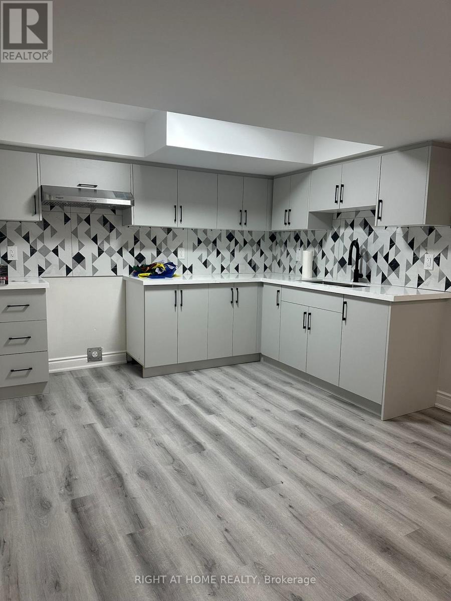 Bsmnt - 61 Edinburgh Drive, Brampton (Bram West), Ontario  L6Y 6A6 - Photo 2 - W12929804