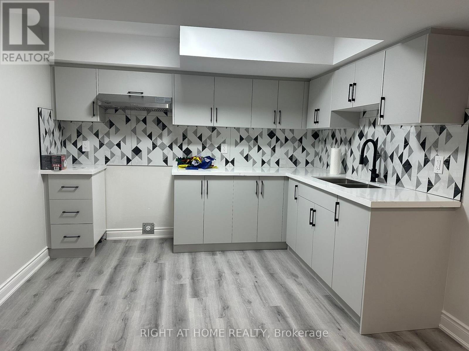 Bsmnt - 61 Edinburgh Drive, Brampton (Bram West), Ontario  L6Y 6A6 - Photo 7 - W12929804