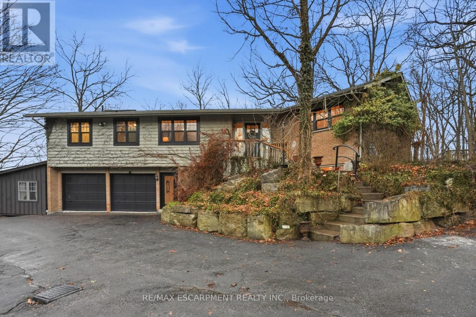 1987 Snake Road, Burlington, Ontario  L7P 4Y1 - Photo 3 - W12929810