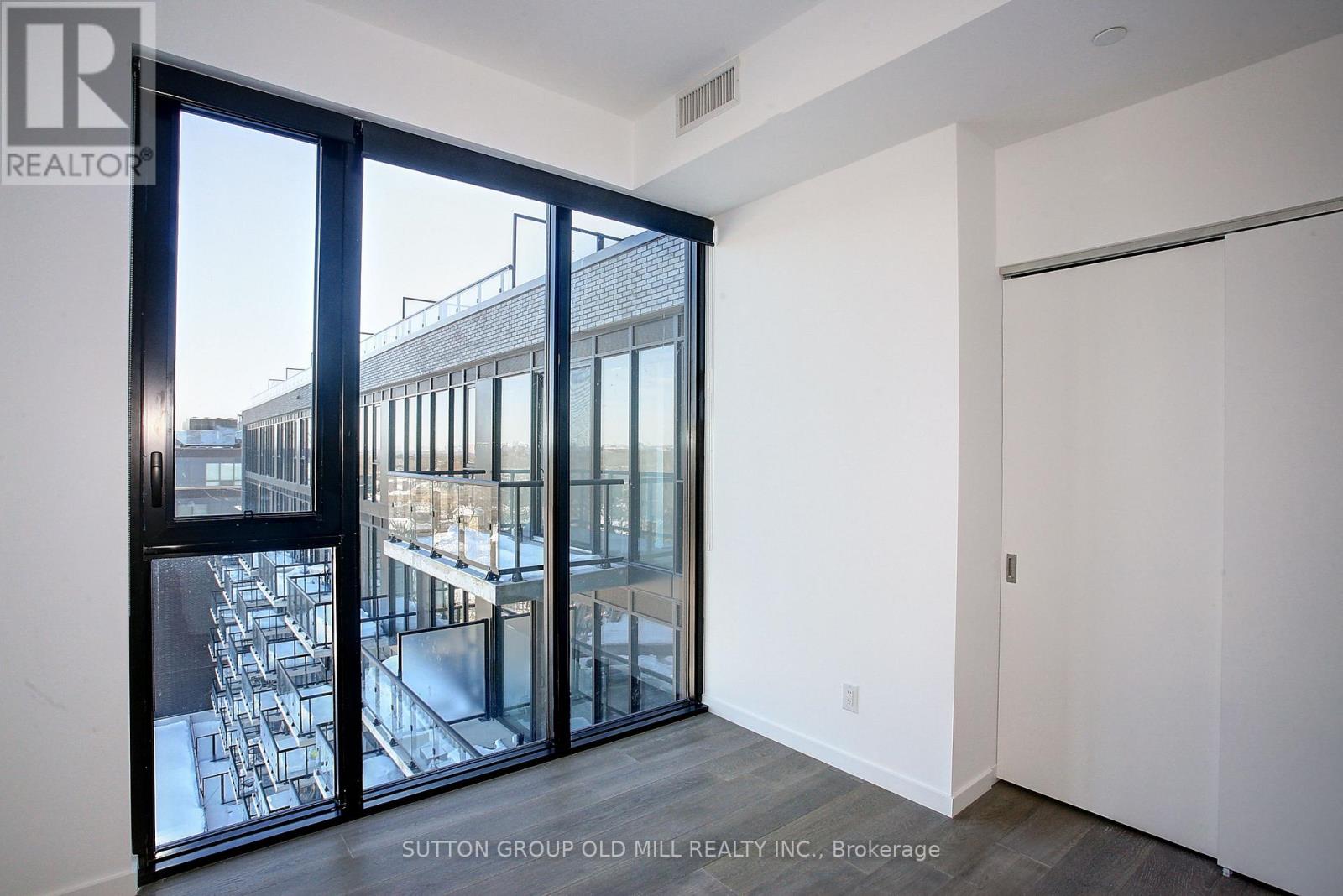 819 - 7 Smith Crescent, Toronto (Stonegate-Queensway), Ontario  M8Z 1N5 - Photo 13 - W12929812