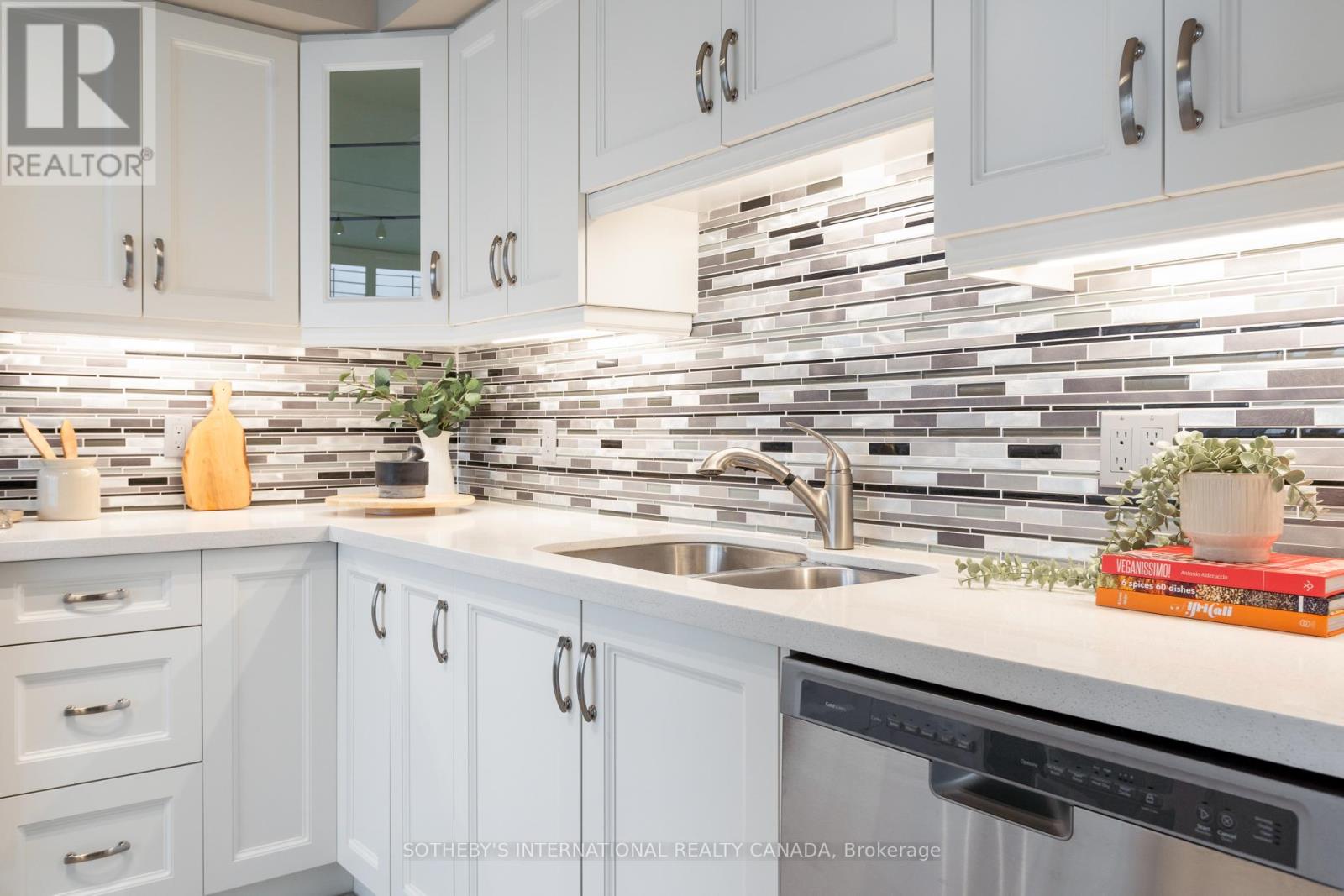 4104 - 1 Palace Pier Court, Toronto, Ontario  M8V 3W9 - Photo 12 - W12929834