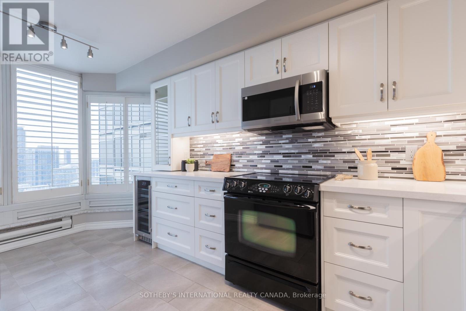 4104 - 1 Palace Pier Court, Toronto, Ontario  M8V 3W9 - Photo 13 - W12929834