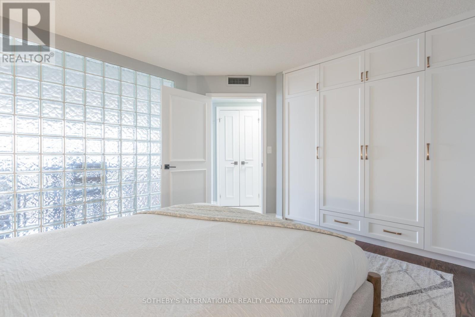 4104 - 1 Palace Pier Court, Toronto, Ontario  M8V 3W9 - Photo 18 - W12929834