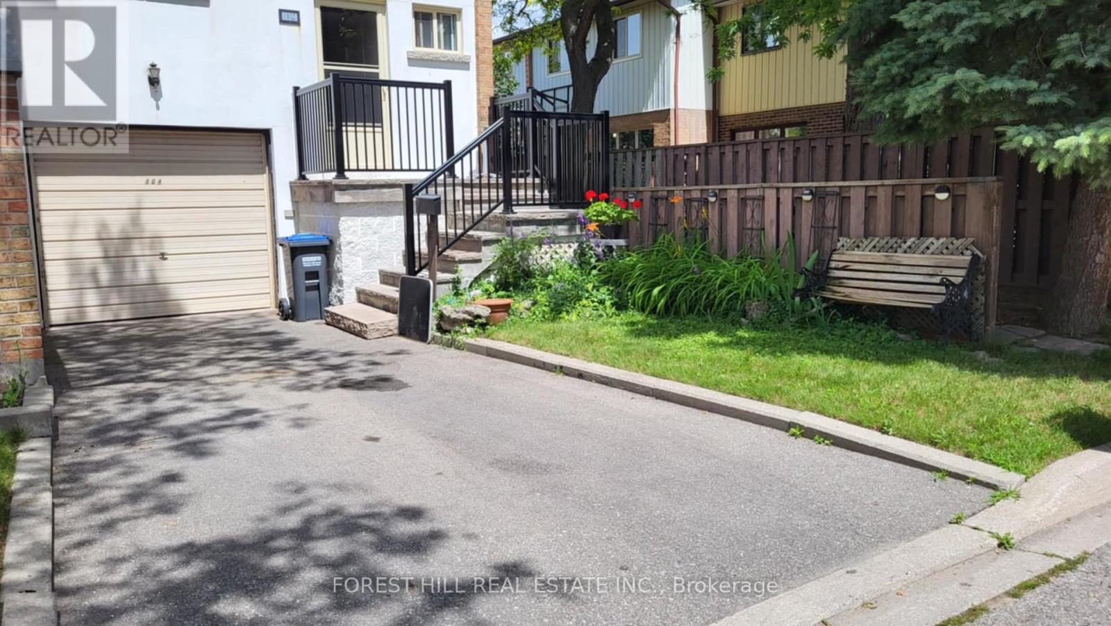 104 - 104 Baronwood Court, Brampton (Brampton North), Ontario  L6V 3H7 - Photo 3 - W12929850