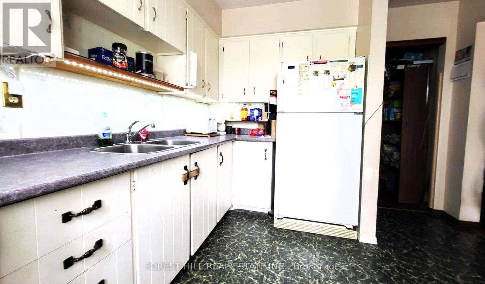 104 - 104 Baronwood Court, Brampton (Brampton North), Ontario  L6V 3H7 - Photo 7 - W12929850