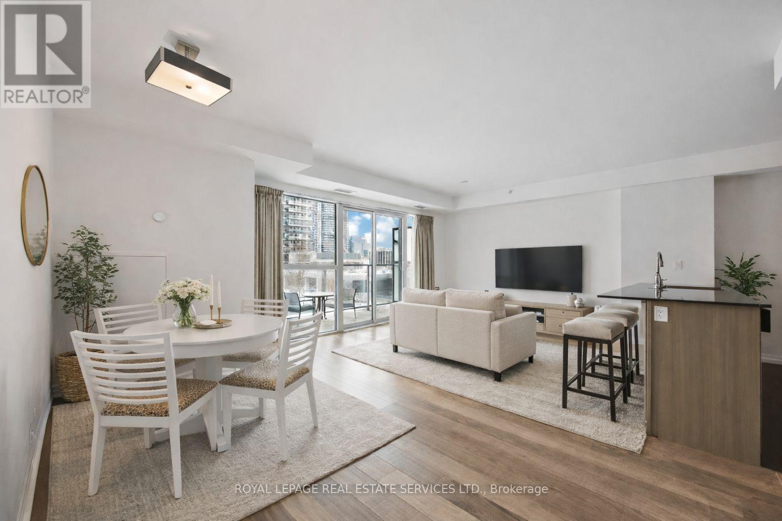 306 - 275 YORKLAND ROAD, Toronto, Ontario