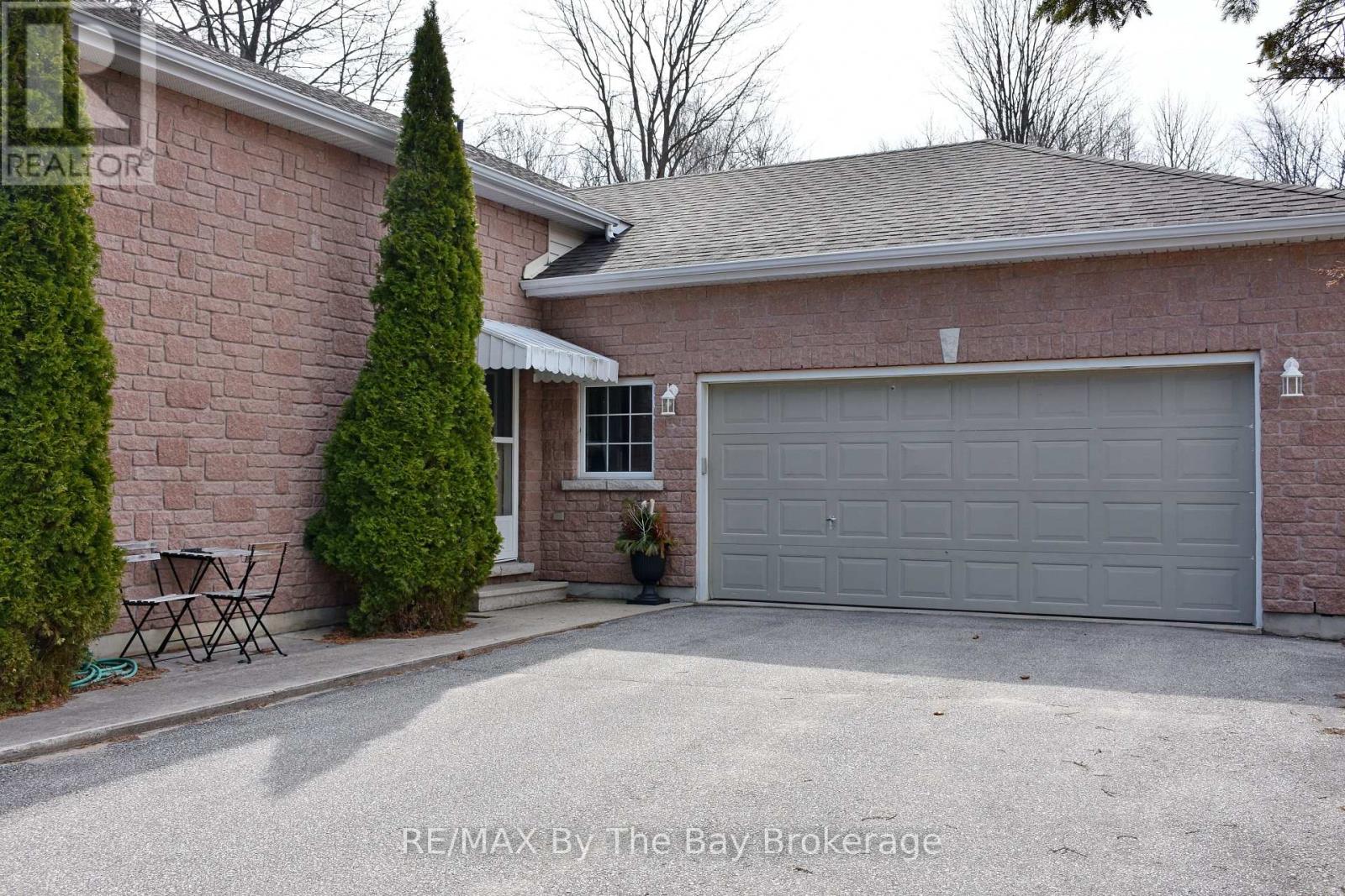 8 Pridham Court, Wasaga Beach, Ontario  L9Z 1M4 - Photo 2 - S12787216