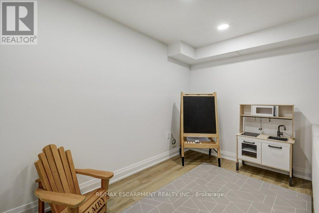 4 Harnesworth Crescent, Hamilton, Ontario  L8B 0J3 - Photo 28 - X12929624