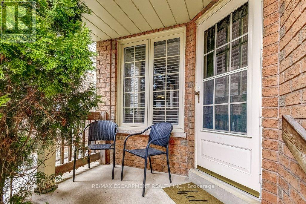 4 Harnesworth Crescent, Hamilton, Ontario  L8B 0J3 - Photo 3 - X12929624