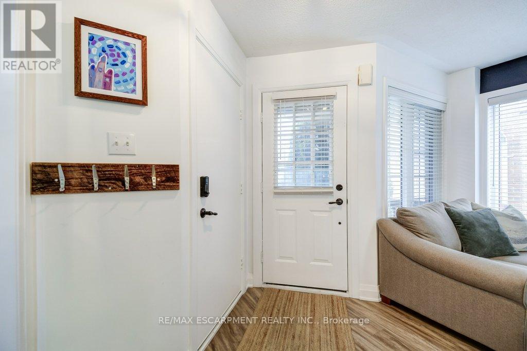 4 Harnesworth Crescent, Hamilton, Ontario  L8B 0J3 - Photo 4 - X12929624