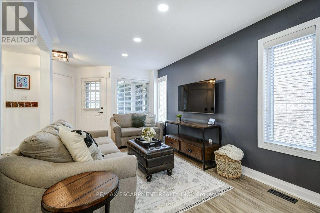 4 Harnesworth Crescent, Hamilton, Ontario  L8B 0J3 - Photo 8 - X12929624