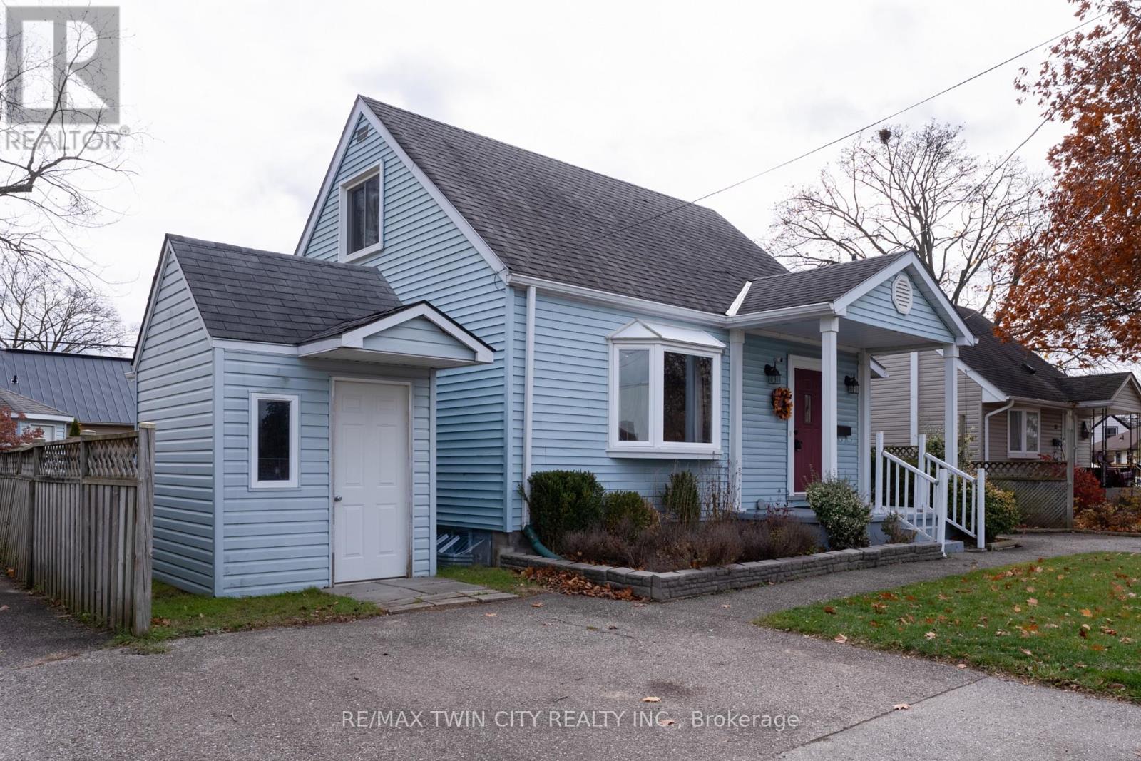 37 Frank Street, Brantford, Ontario  N3T 5E1 - Photo 2 - X12929688