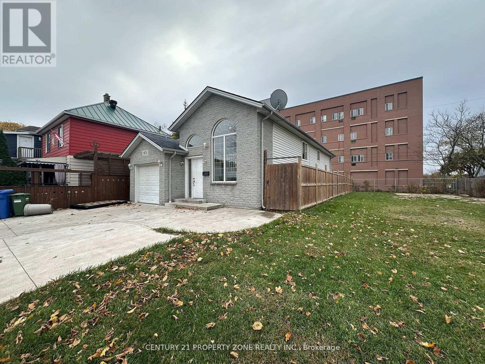 975 Albert Road, Windsor, Ontario  N8Y 3P1 - Photo 2 - X12929714