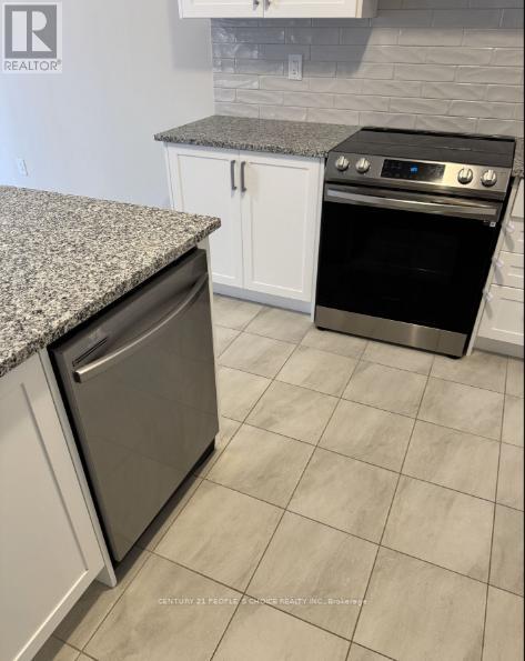 15 Wintergreen Crescent, Haldimand, Ontario  N3W 0H9 - Photo 12 - X12929772