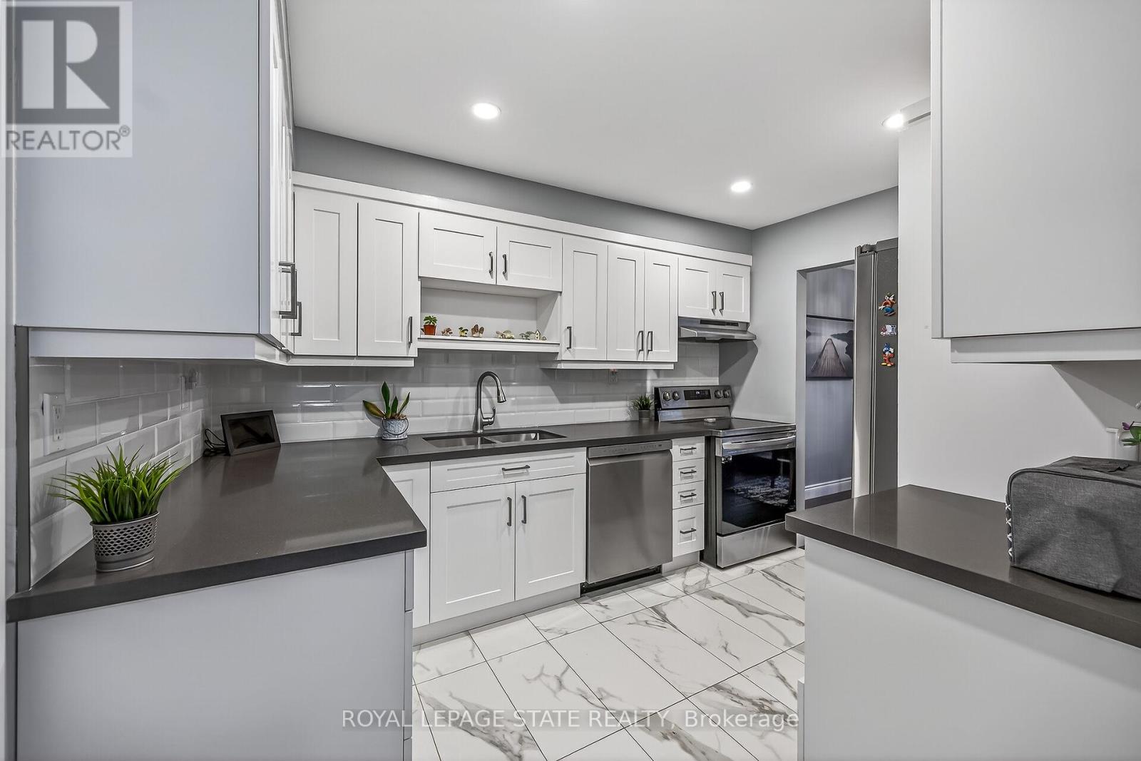 143 Cranbrook Drive, Hamilton, Ontario  L9C 4S5 - Photo 13 - X12929780