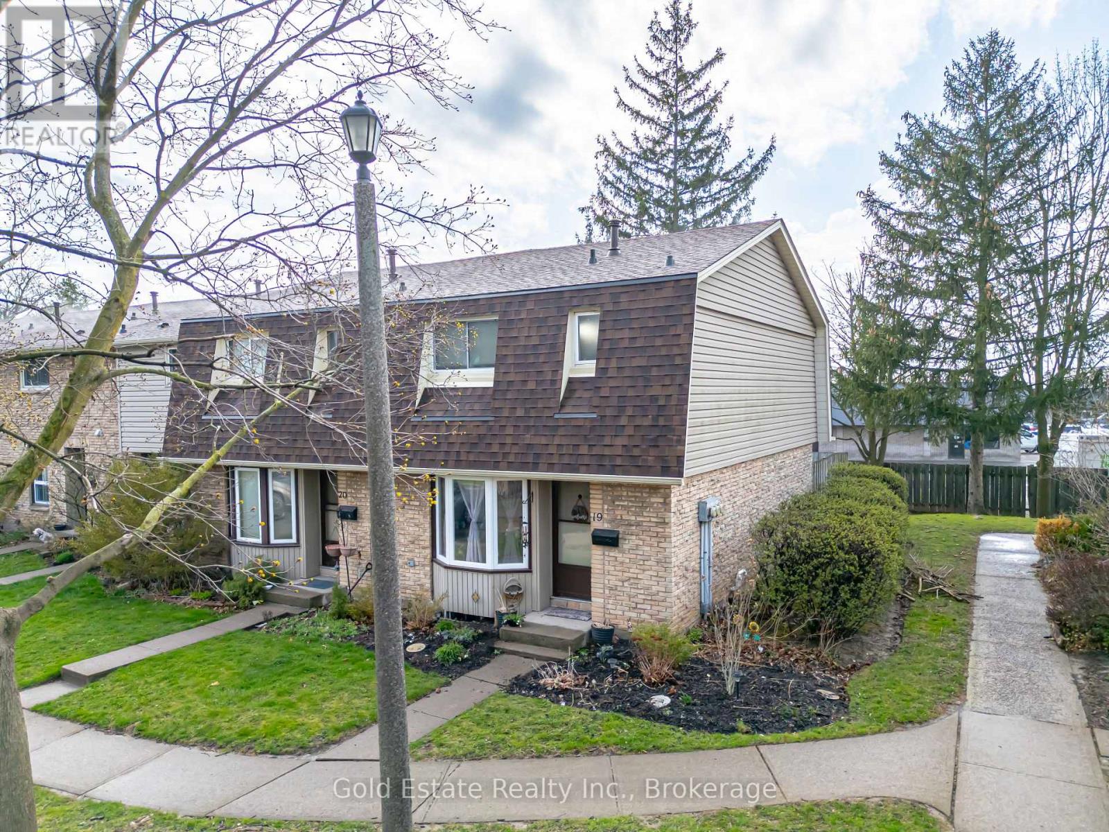 19 - 18 Barry Street, St. Catharines, Ontario  L2R 7J6 - Photo 3 - X12929822