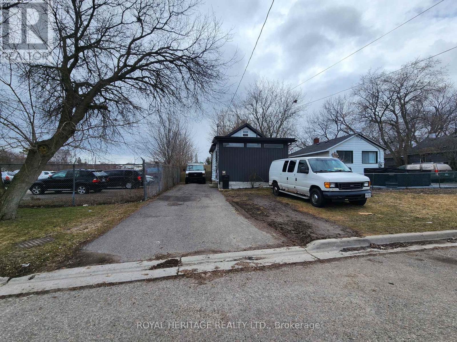 203 VALENCIA ROAD, Oshawa, Ontario