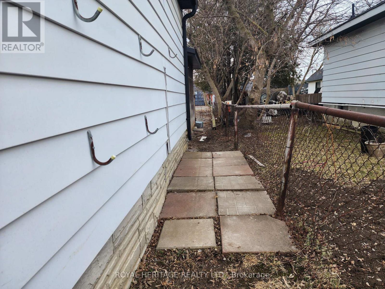 203 Valencia Road, Oshawa, Ontario  L1J 1P2 - Photo 23 - E12929906