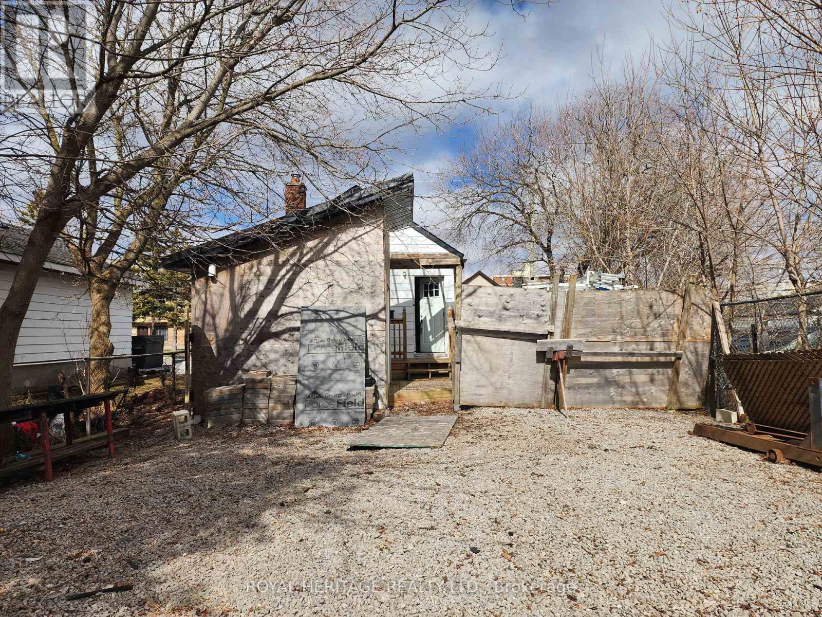 203 Valencia Road, Oshawa, Ontario  L1J 1P2 - Photo 6 - E12929906