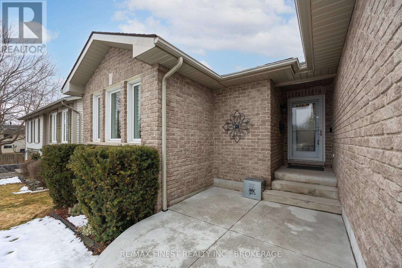 84 Kildare Avenue, Loyalist, Ontario  K7N 1Z5 - Photo 5 - X12929894