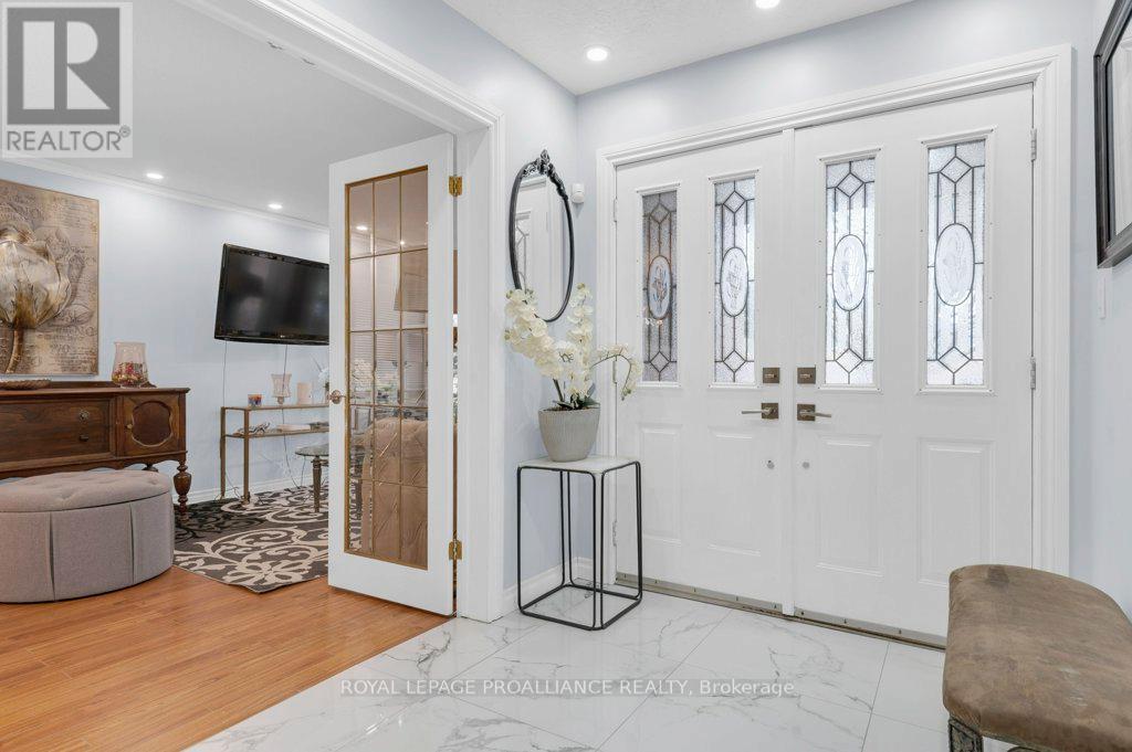 6 Bridlewood Lane, Quinte West, Ontario  K8V 6N4 - Photo 8 - X12929972