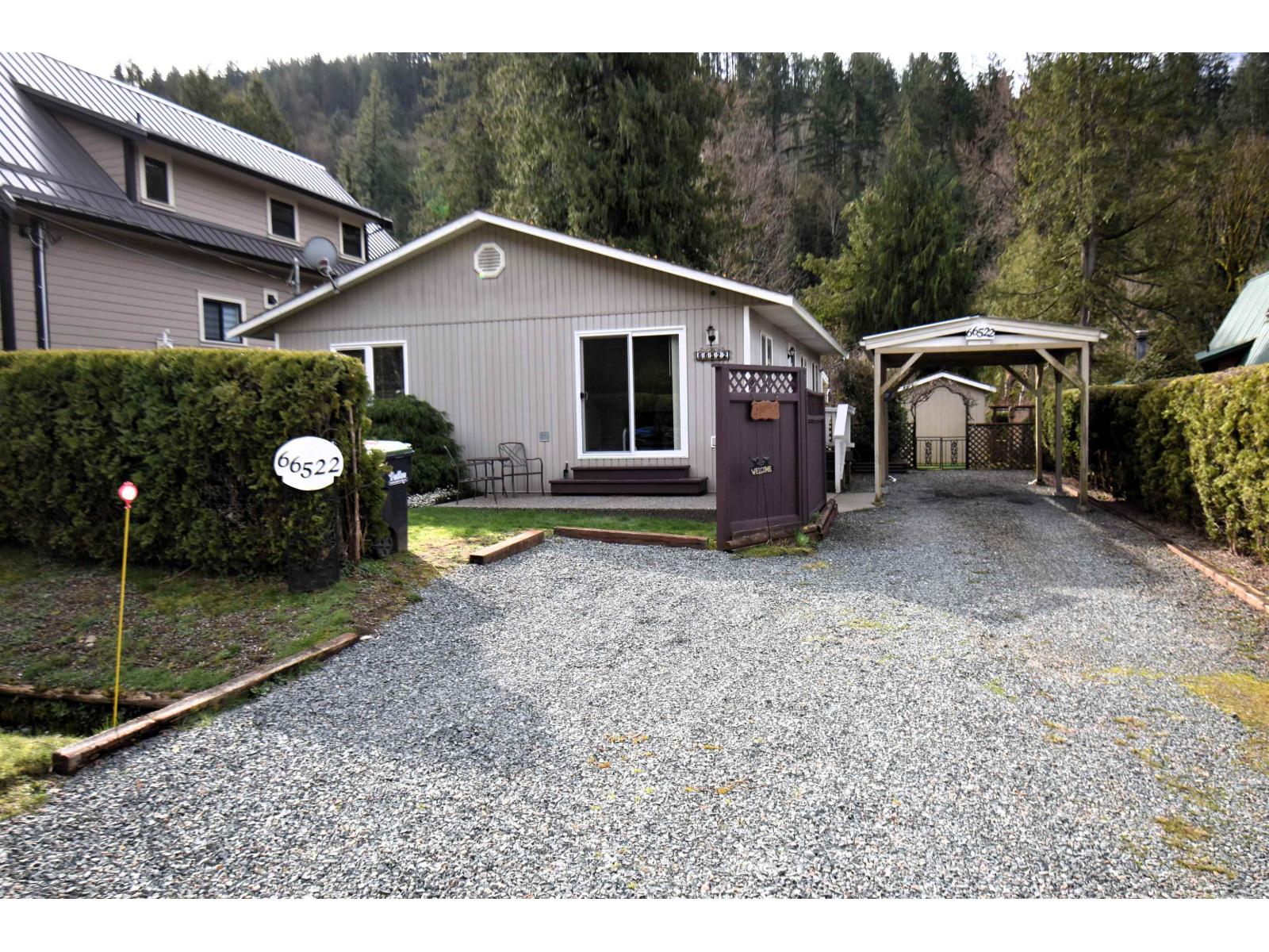 66522 Summer Road, Kawkawa Lake, Hope, British Columbia  V0X 1L1 - Photo 2 - R3104001