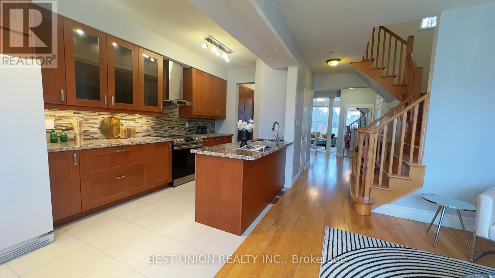 320 Country Glen Road, Markham, Ontario  L6B 1C5 - Photo 9 - N12907794