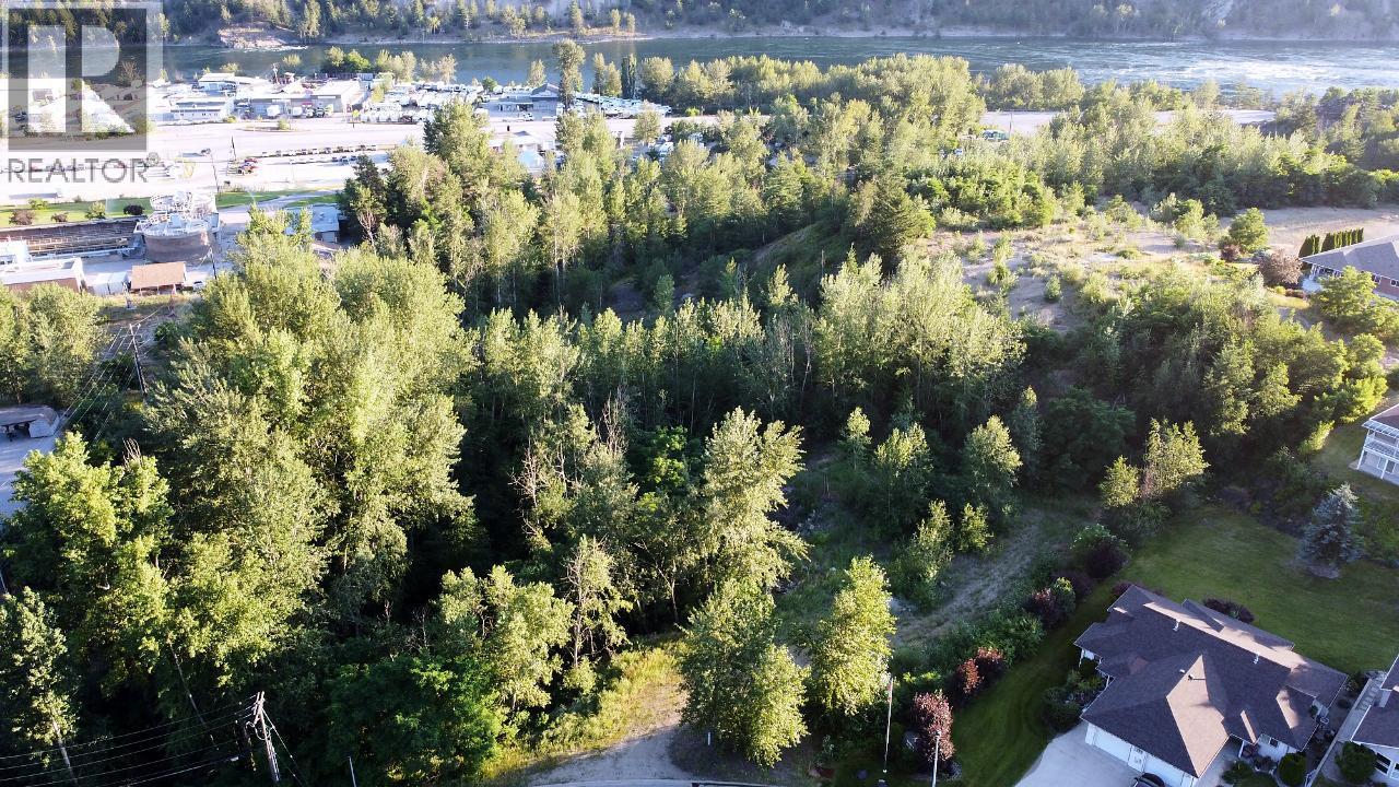 8000 Devito Drive, Trail, British Columbia  V1R 4W2 - Photo 7 - 2478165