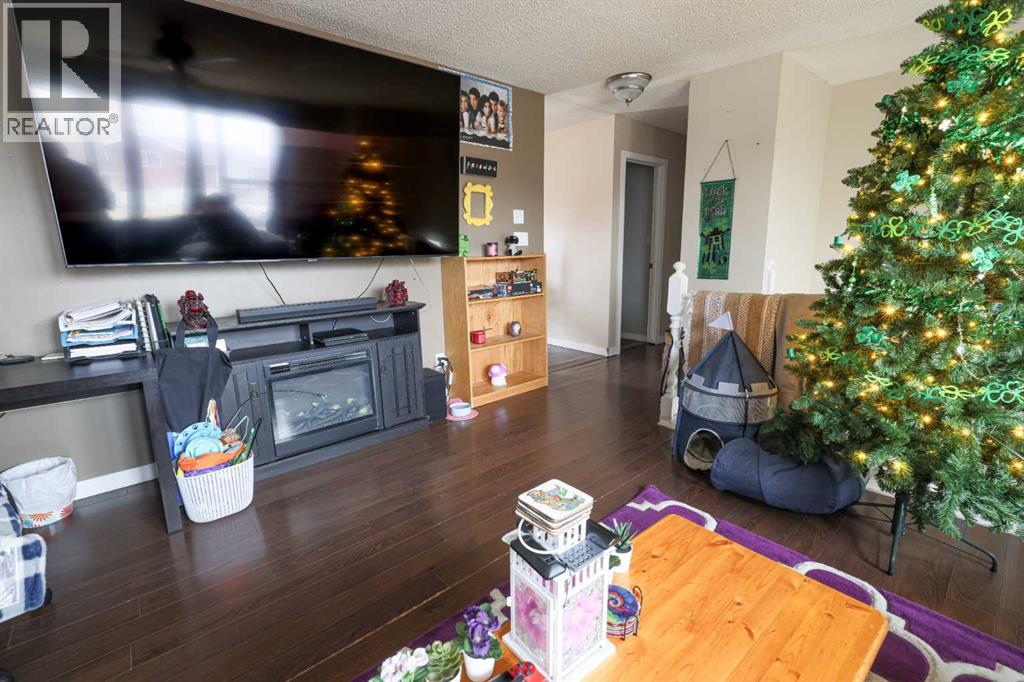 5727 60 Avenue, Rocky Mountain House, Alberta  T4T 1J2 - Photo 3 - A2290387