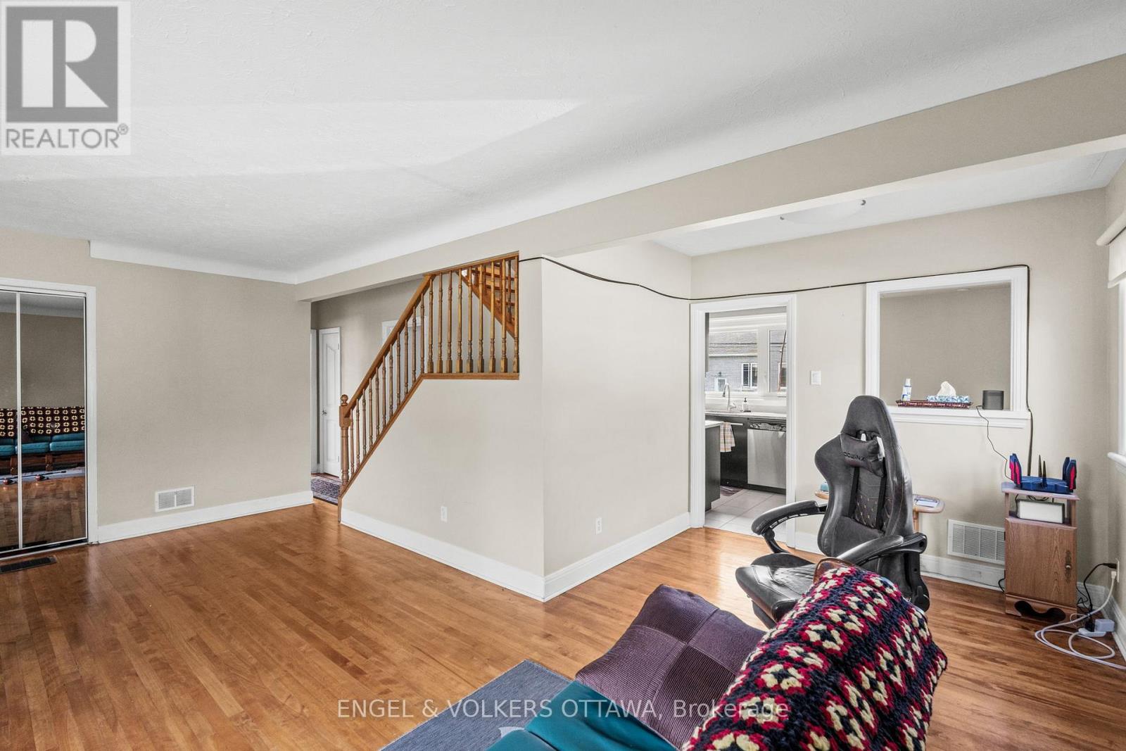 1372 Ridgedale Street, Ottawa, Ontario  K1T 1C5 - Photo 7 - X12929890