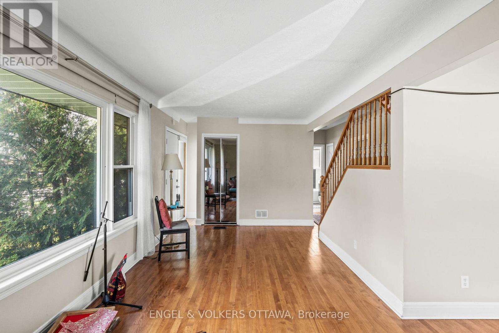 1372 Ridgedale Street, Ottawa, Ontario  K1T 1C5 - Photo 8 - X12929890