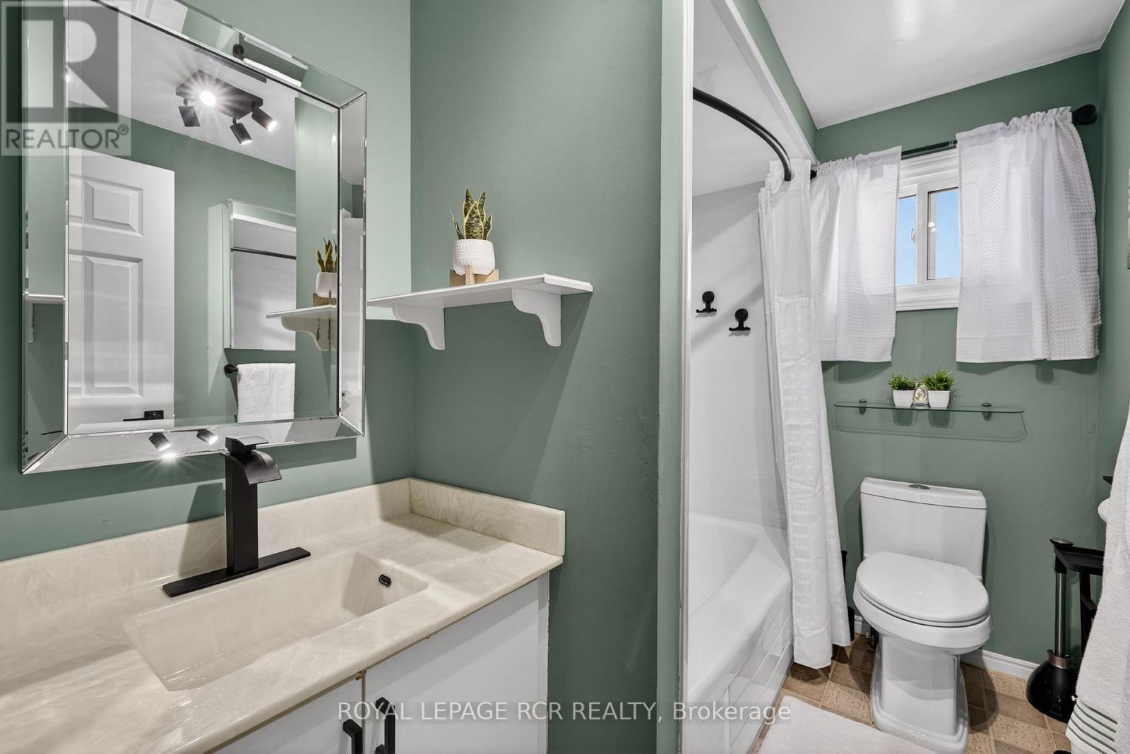 21 Webster Way, Halton Hills, Ontario  L7G 5J7 - Photo 22 - W12794270