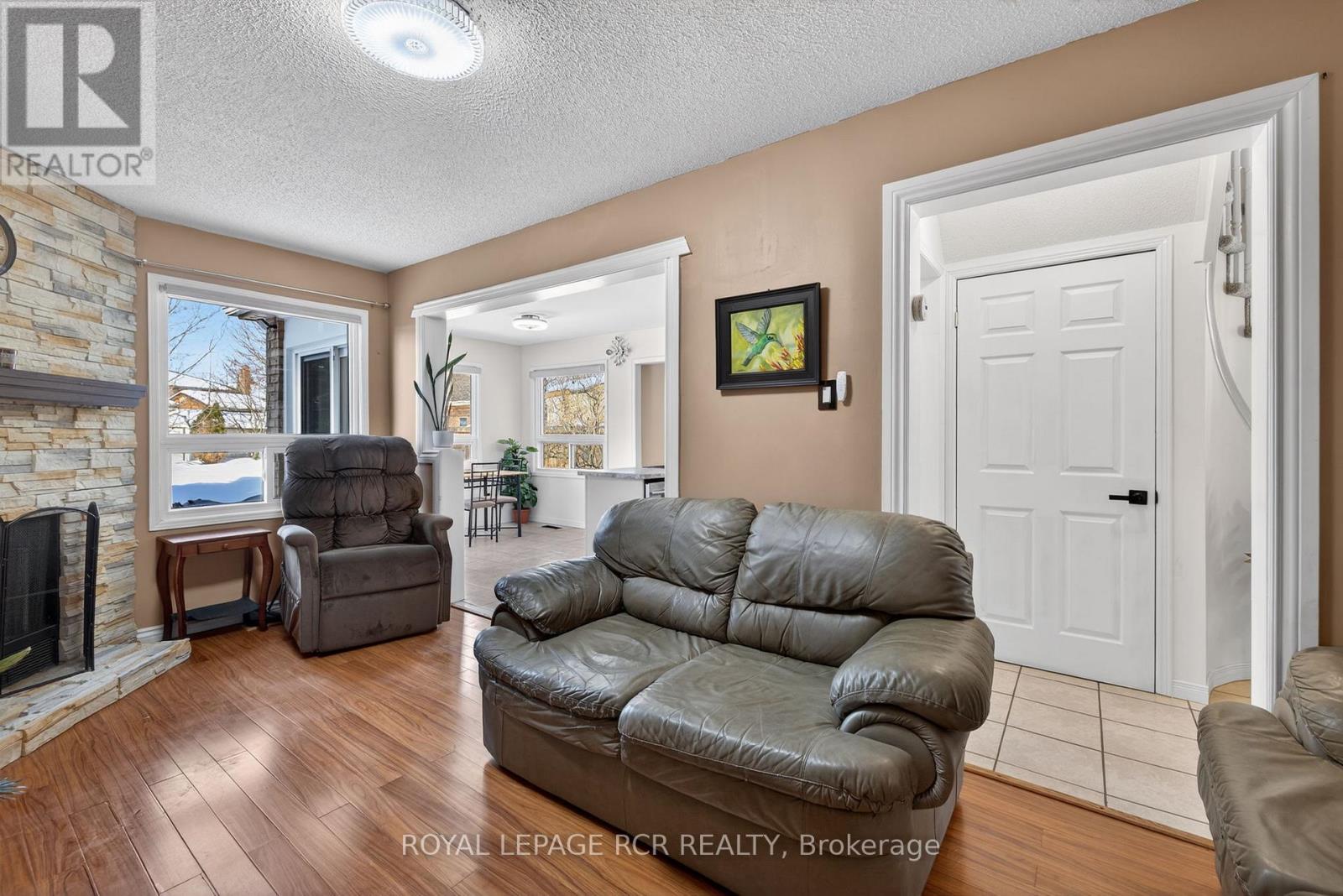 21 Webster Way, Halton Hills, Ontario  L7G 5J7 - Photo 5 - W12794270