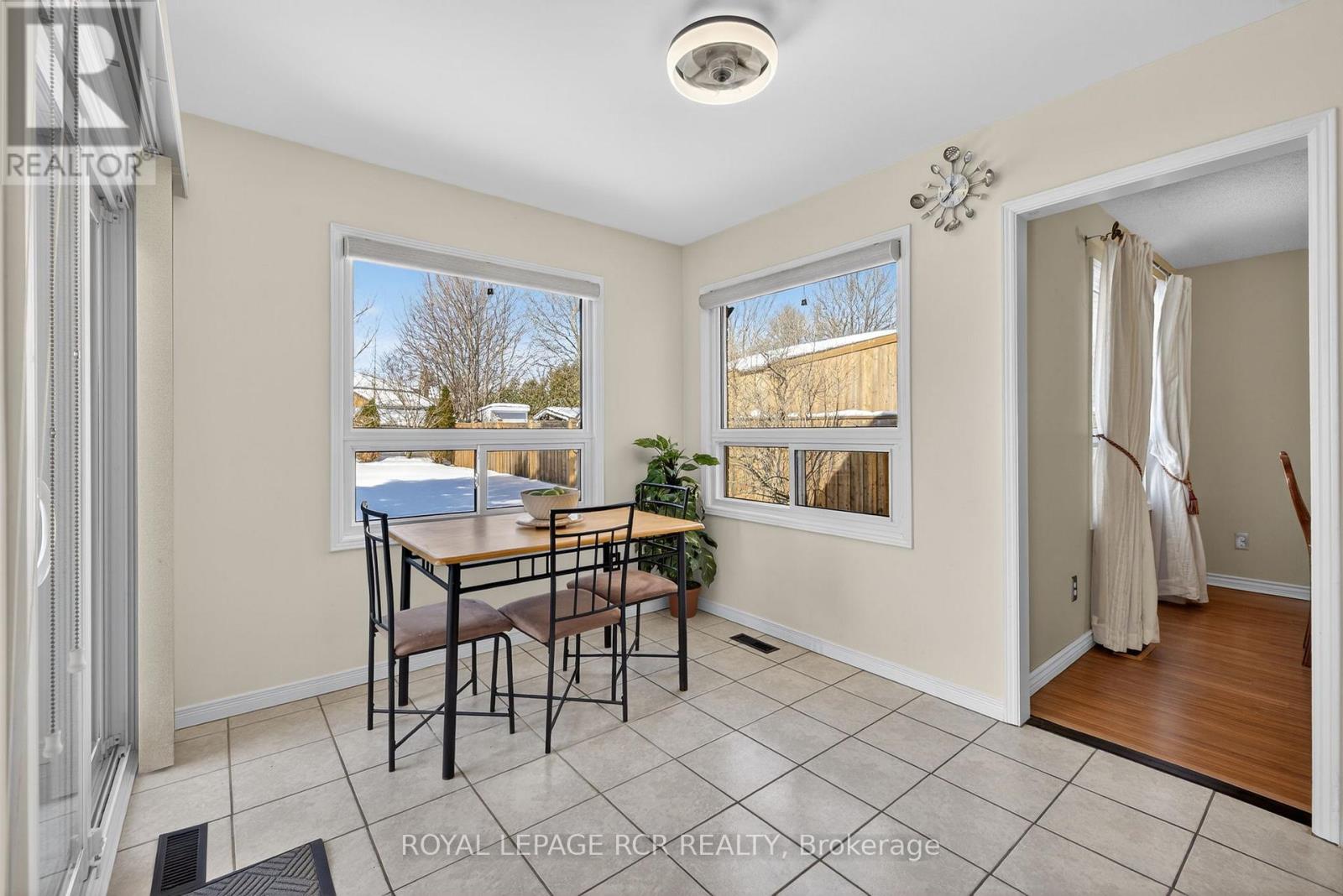 21 Webster Way, Halton Hills, Ontario  L7G 5J7 - Photo 10 - W12794270