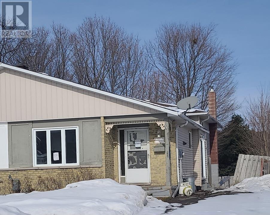 21 Laprairie CRES, elliot lake, Ontario