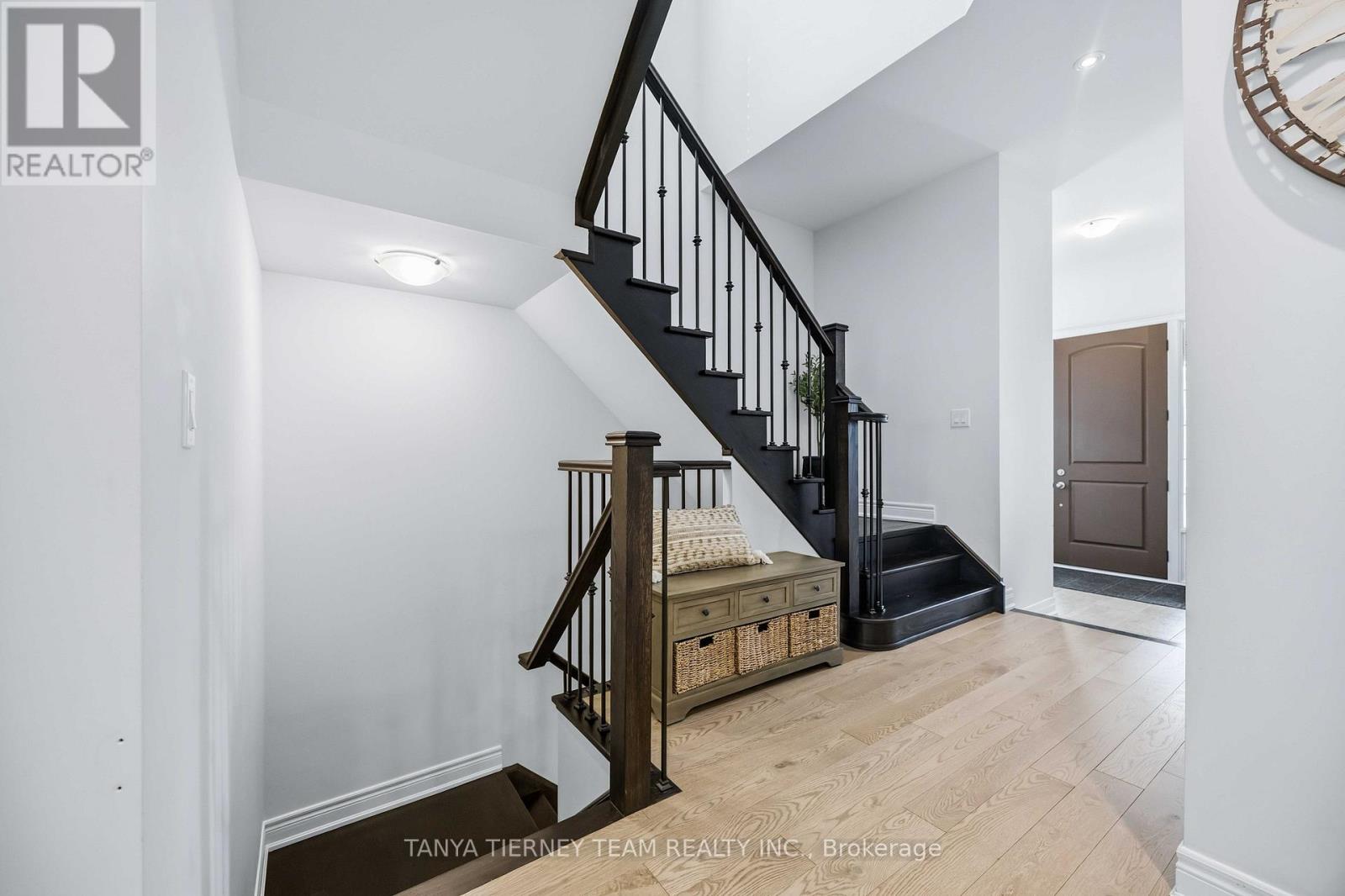 17 Pennine Drive, Whitby, Ontario  L1P 0C3 - Photo 5 - E12929888