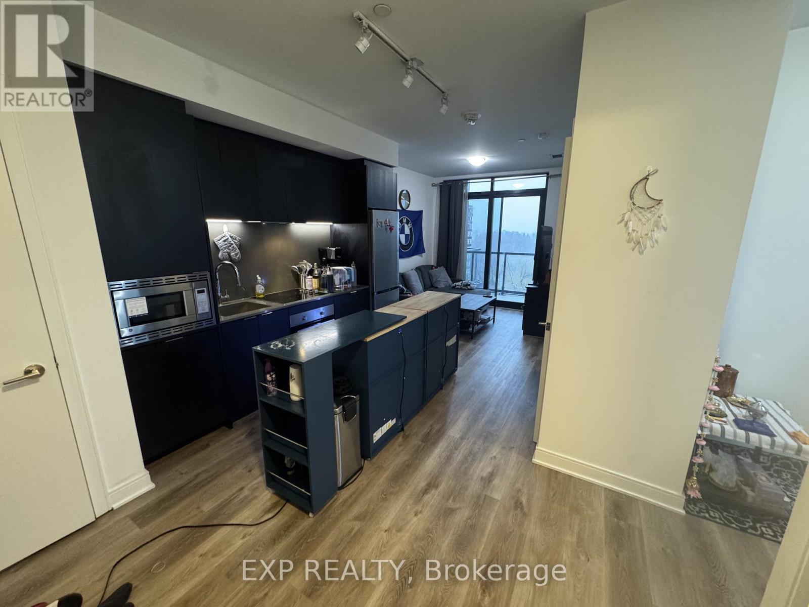 720 - 86 Dundas Street E, Mississauga, Ontario  L5A 1W4 - Photo 3 - W12922978
