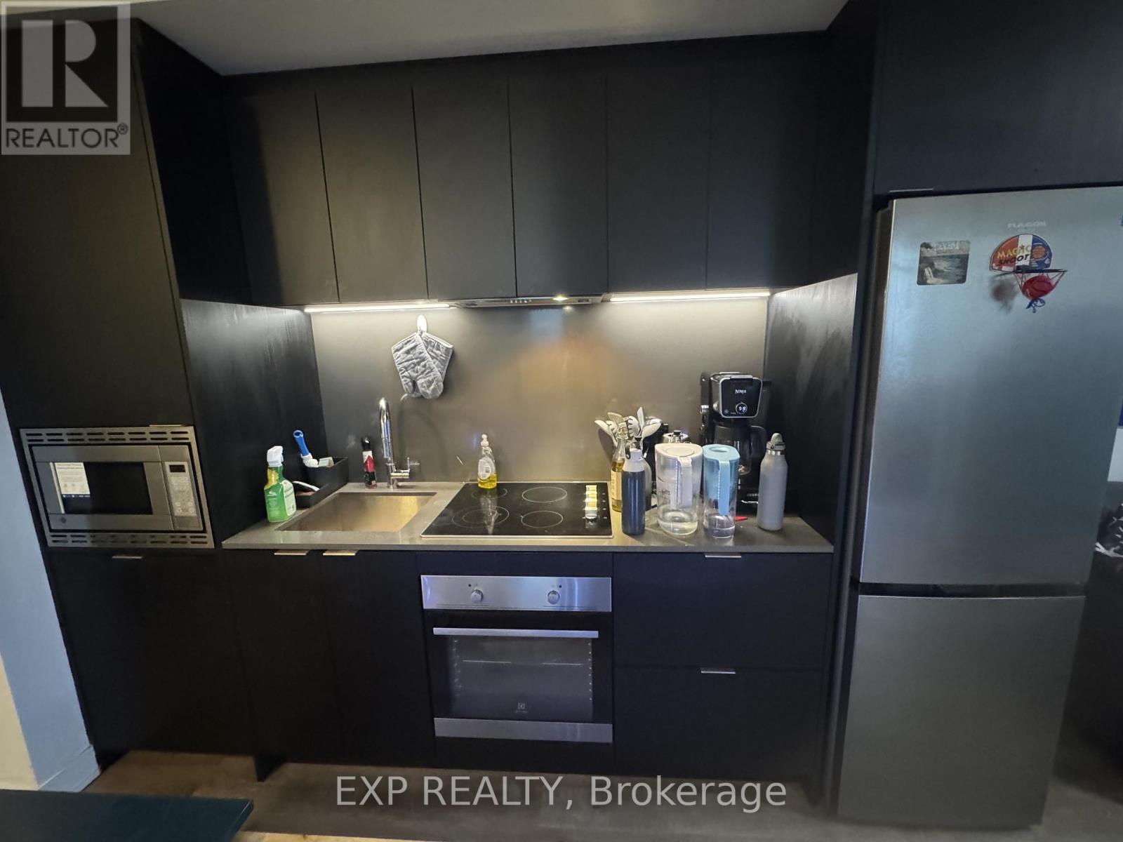 720 - 86 Dundas Street E, Mississauga, Ontario  L5A 1W4 - Photo 7 - W12922978