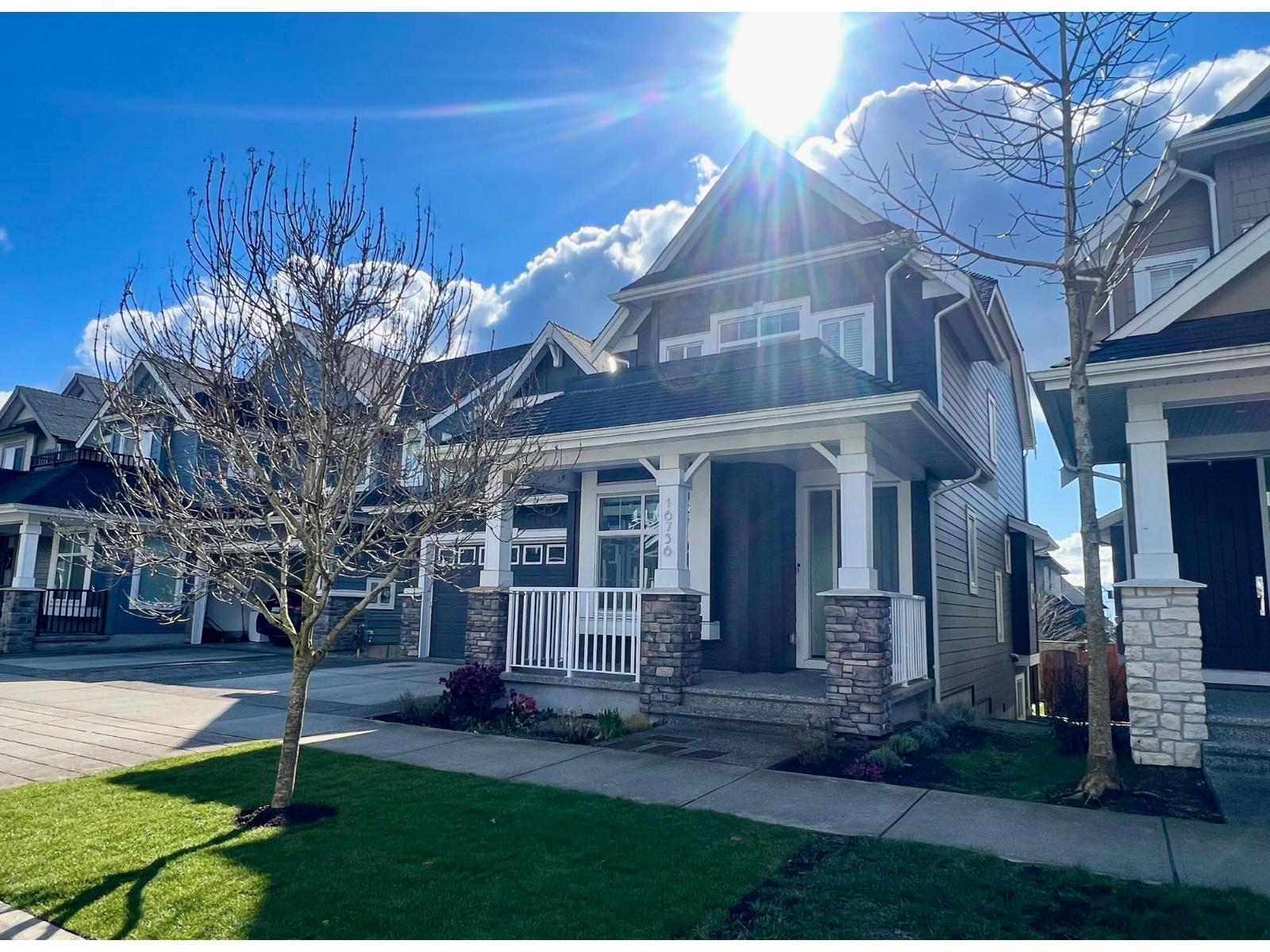 16756 17b Avenue, Surrey, British Columbia V3Z 0T3 - Photo 2 - R3103922