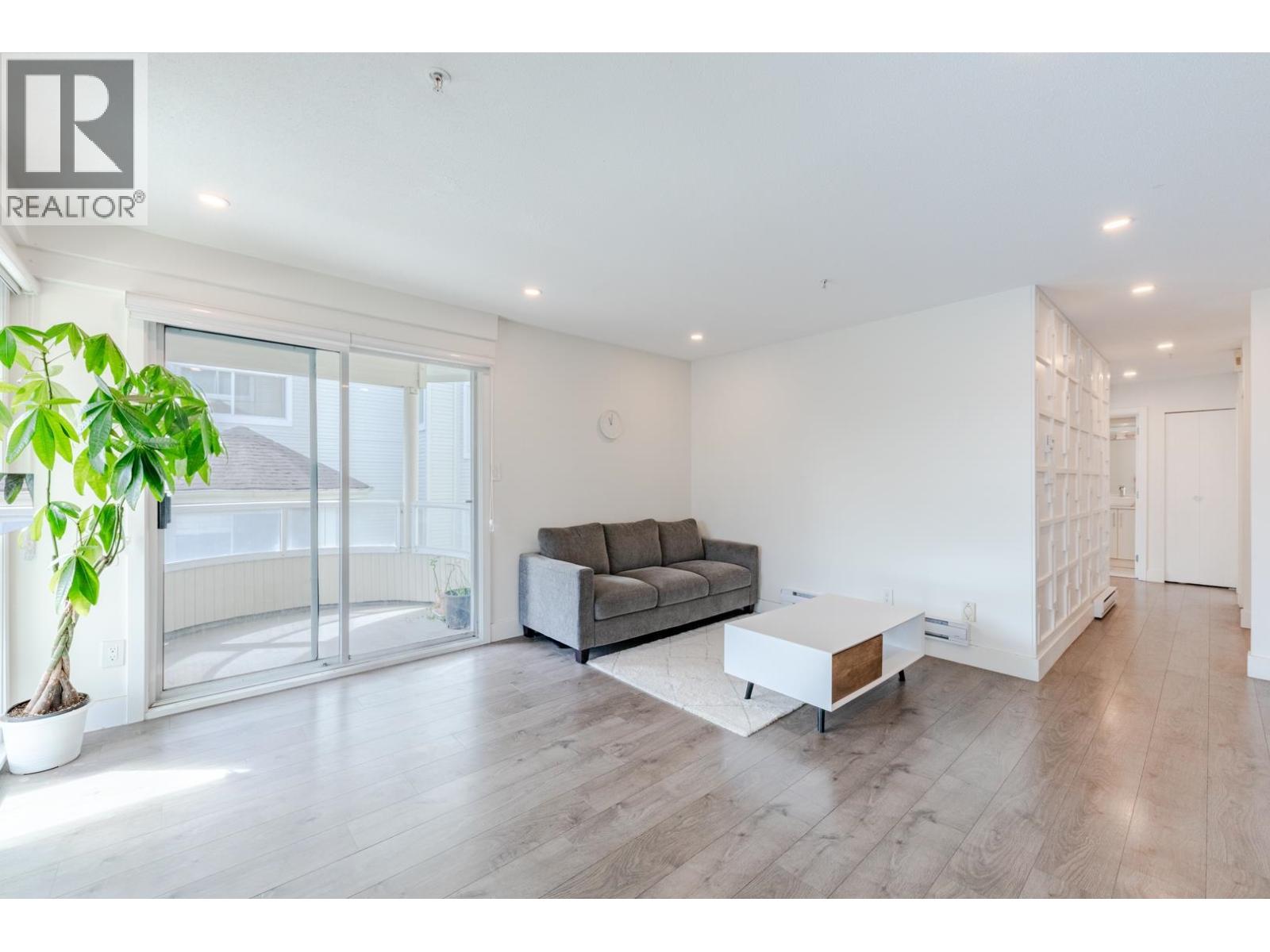 208 7620 Columbia Street, Vancouver, British Columbia  V5X 4S8 - Photo 4 - R3104095